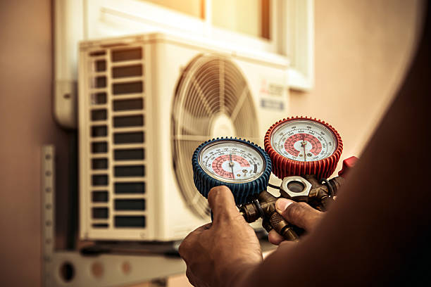 Professional Hvac technician working in Arlington Heights, WA